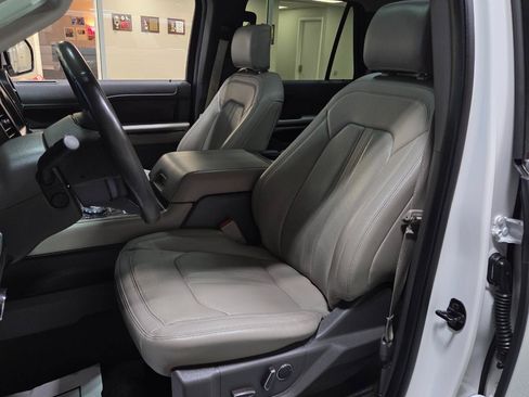 Used 2018 Ford Expedition Limited w/ Equipment Group 301A AWD/4WD image 15