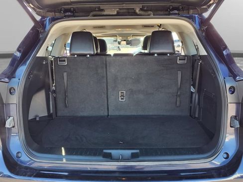 Used 2022 Toyota Highlander XLE FWD image 29