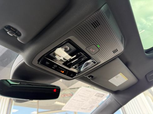 Used 2023 Audi Q4 e-tron Prestige image 6