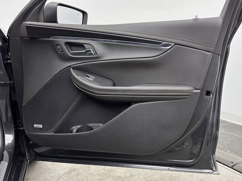 Used 2018 Chevrolet Impala Premier w/ Premier Convenience Package image 34
