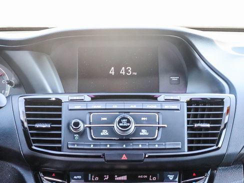 Used 2017 Honda Accord Sport image 17