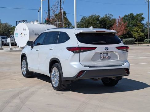 Used 2023 Toyota Highlander Limited AWD/4WD image 4
