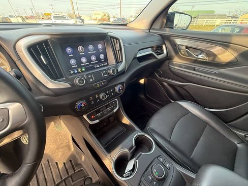 Used 2024 GMC Terrain SLT image 15