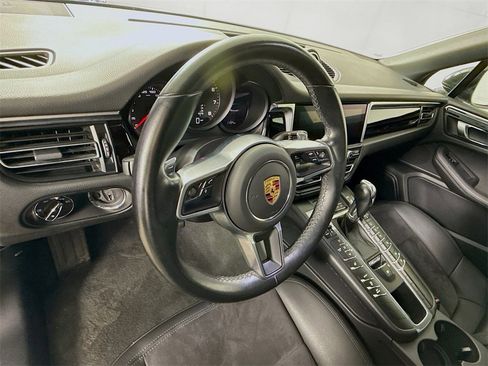 Used 2021 Porsche Macan image 12