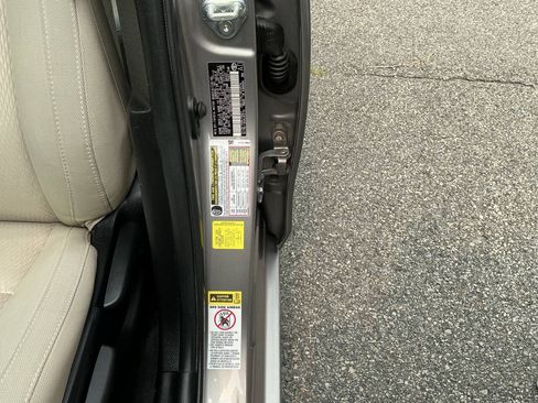 Used 2014 Toyota Corolla LE FWD image 27