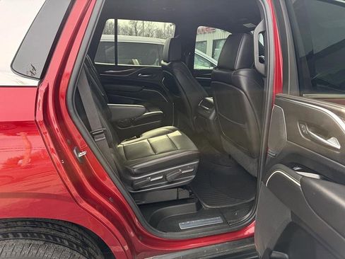 Used 2022 Cadillac Escalade Luxury image 11