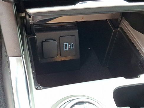 Used 2023 Ford Explorer Limited image 26