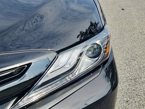 Used 2024 Toyota Camry XSE FWD image 9