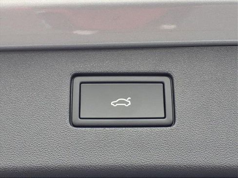 New 2026 Volkswagen Tiguan SE image 11