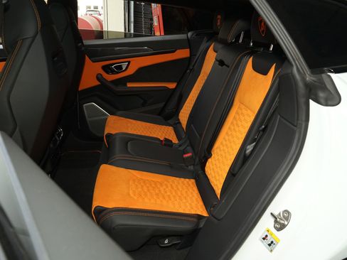 Used 2021 Lamborghini Urus image 21