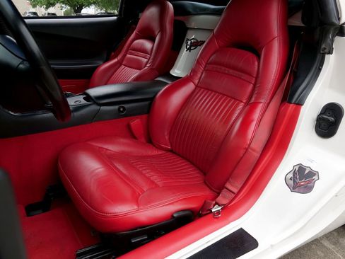 Used 2001 Chevrolet Corvette Convertible w/ Preferred Equipment Group2 image 6