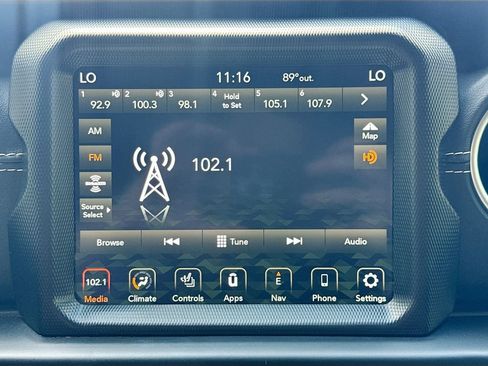 Used 2022 Jeep Wrangler Unlimited Sahara w/ Cold Weather Group AWD/4WD image 16