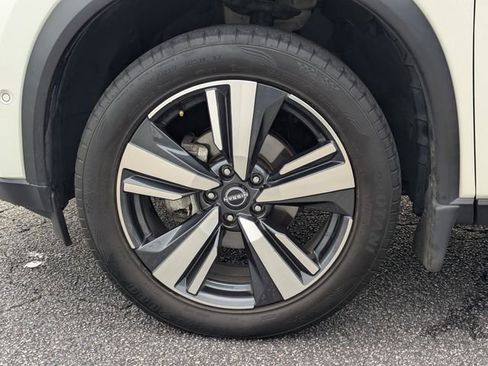 Used 2023 Nissan Rogue SL w/ SL Premium Package image 11