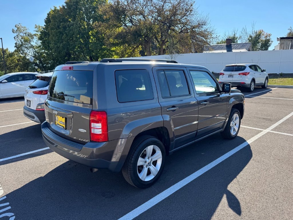Used 2016 Jeep Patriot Latitude w/ Sun/Sound Group AWD/4WD image 15