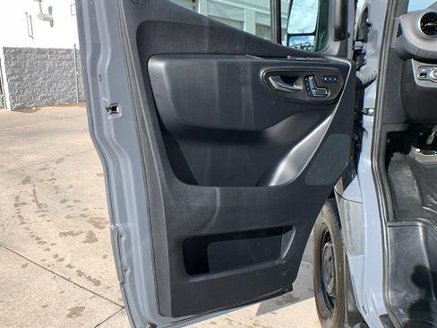 Used 2024 Mercedes-Benz Sprinter 2500 image 7