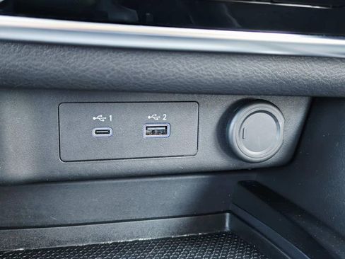 Used 2023 Nissan Rogue S image 27