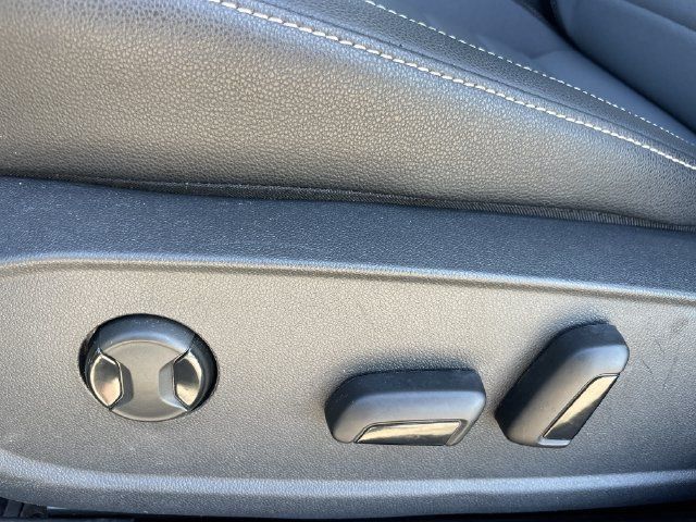 Used 2025 Volkswagen Jetta SE FWD image 26