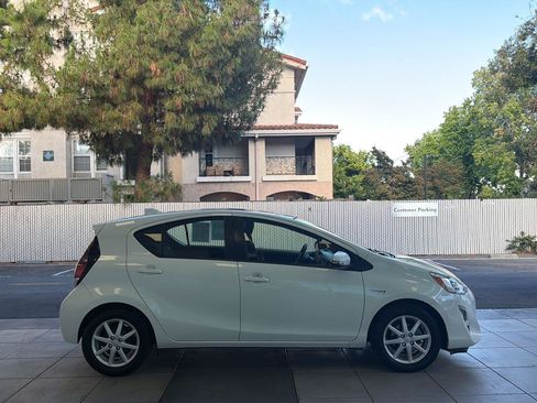Used 2015 Toyota Prius C Three FWD image 6