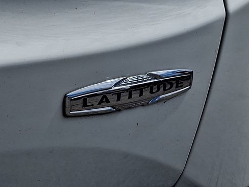 Used 2022 Jeep Renegade Latitude AWD/4WD image 30