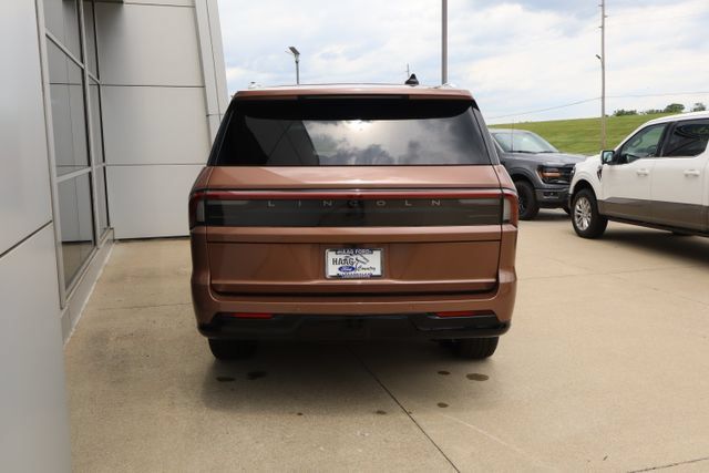 Used 2025 Lincoln Navigator Black Label AWD/4WD image 4