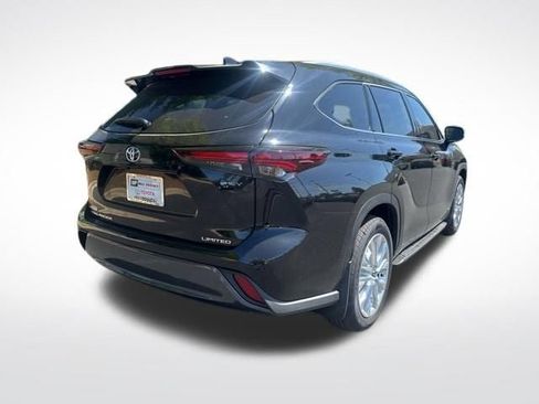 New 2026 Toyota Highlander Limited image 5