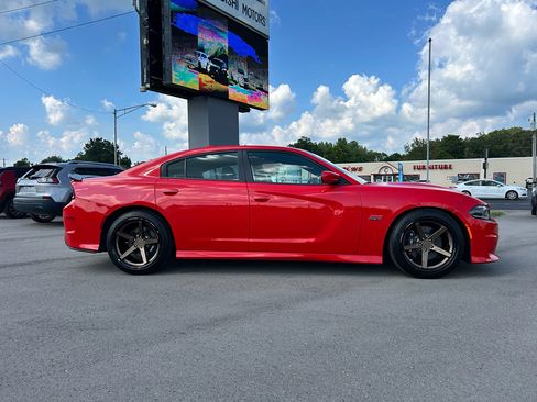 Used 2019 Dodge Charger Scat Pack image 2