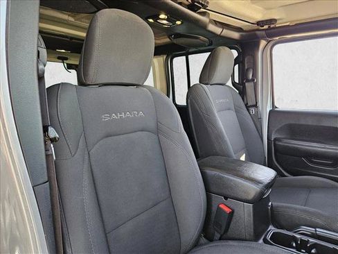 Used 2019 Jeep Wrangler Unlimited Sahara AWD/4WD image 24