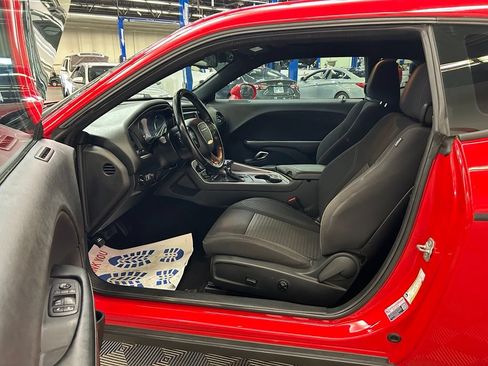 Used 2019 Dodge Challenger SXT RWD image 14