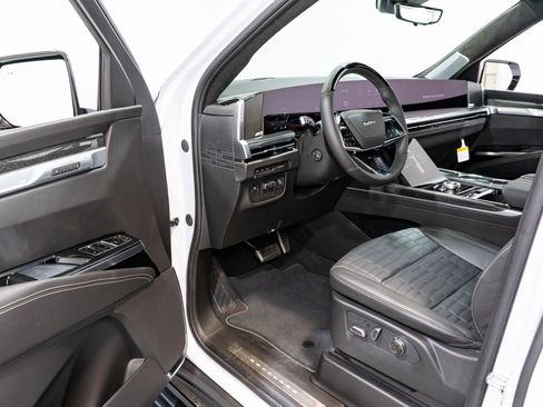 Used 2026 Cadillac Escalade V w/ LPO, ONYX Package AWD/4WD image 13