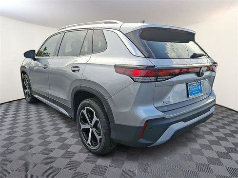 New 2025 Volkswagen Tiguan SE image 4