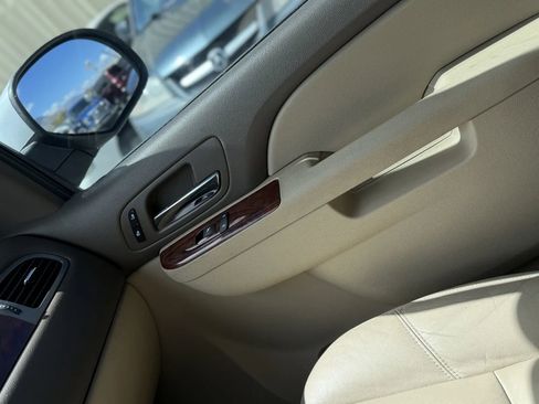 Used 2010 Chevrolet Suburban LT w/ Luxury Package image 32