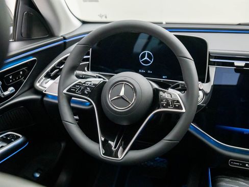 New 2026 Mercedes-Benz E 350 4MATIC Sedan image 11