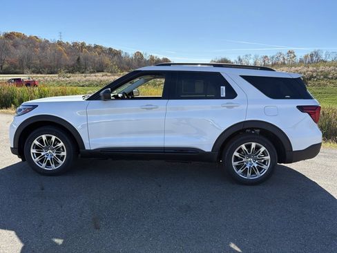 New 2026 Ford Explorer Active w/ Active Comfort Package image 2