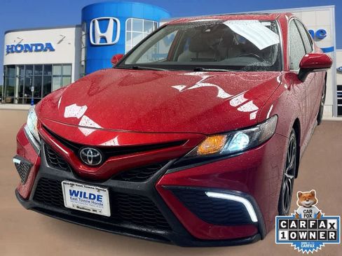 Used 2022 Toyota Camry SE image 1
