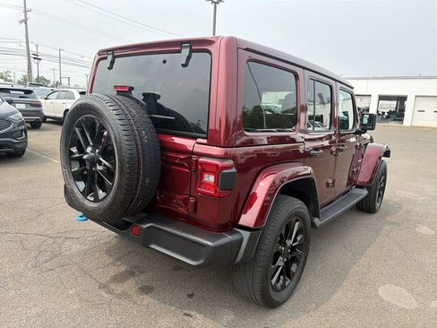 Used 2022 Jeep Wrangler Unlimited Sahara w/ Cold Weather Group AWD/4WD image 6