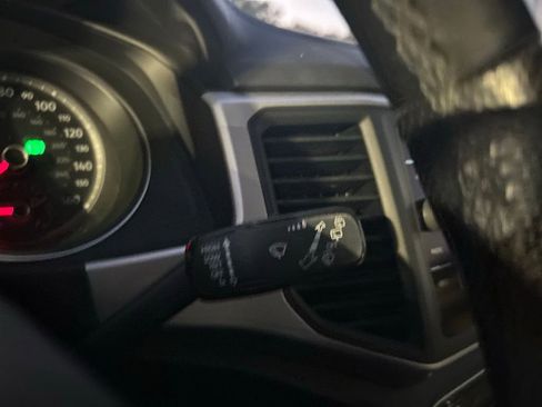 Used 2021 Volkswagen Atlas Cross Sport SE w/ Panoramic Sunroof Package image 18