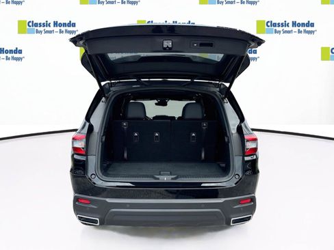 Certified 2025 Honda Pilot Black Edition image 32