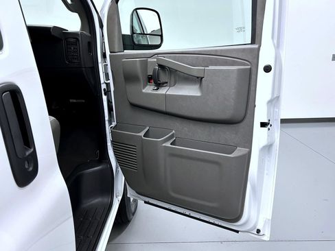 Used 2024 Chevrolet Express 3500 LT w/ LT Preferred Equipment Group RWD image 16