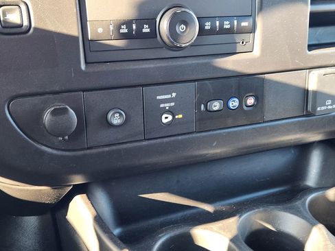 Used 2024 GMC Savana 2500 w/ Driver Convenience Package image 17