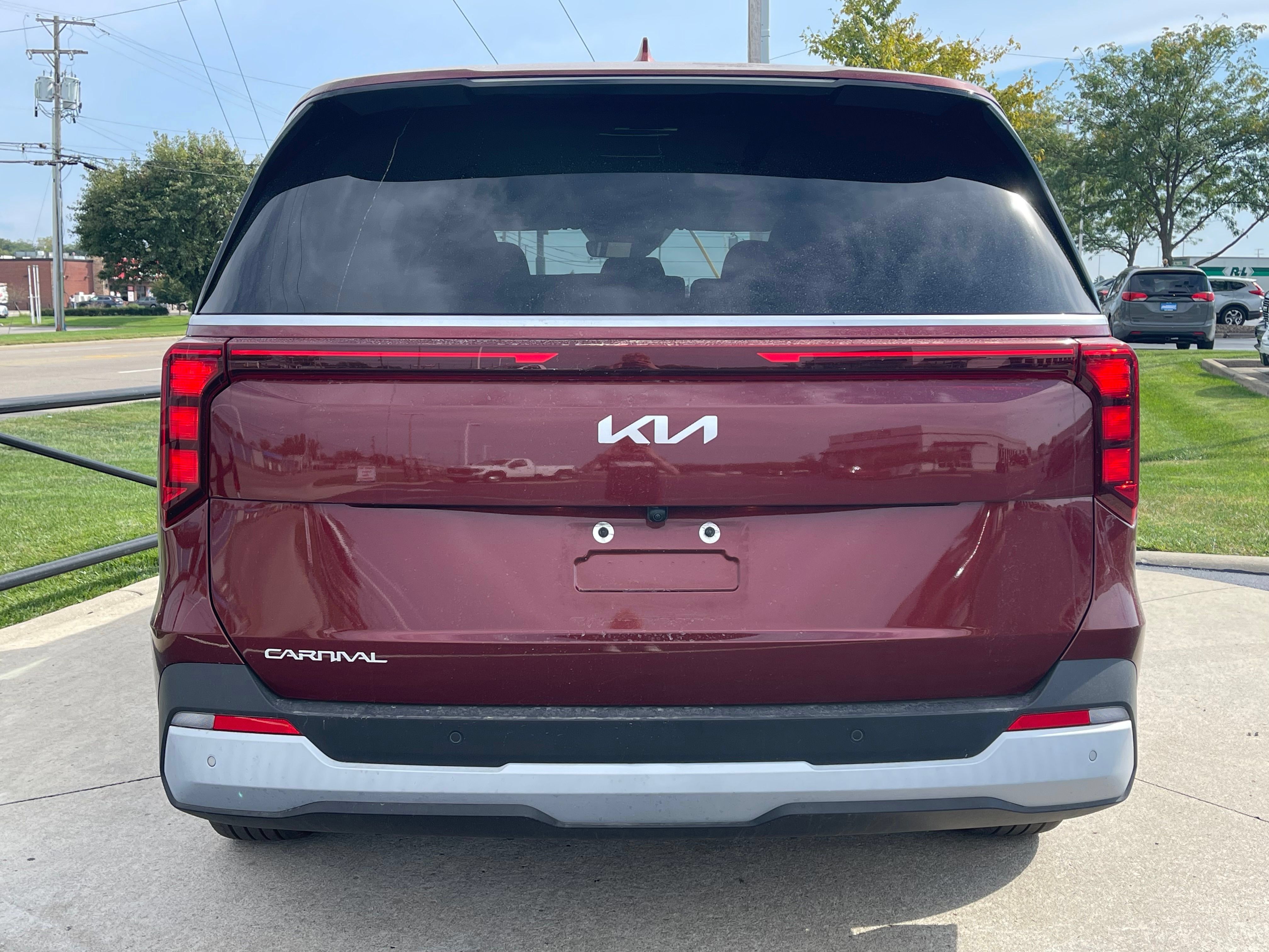 Used 2026 Kia Carnival FWD image 6