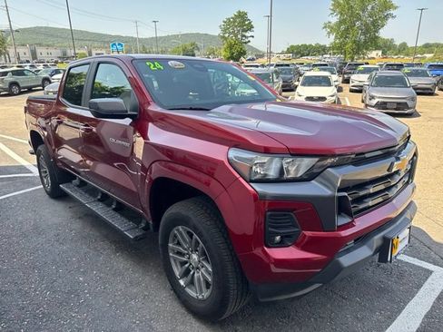 Used 2024 Chevrolet Colorado LT w/ LT Convenience Package AWD/4WD image 6