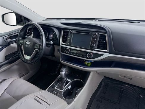 Used 2017 Toyota Highlander Limited image 31