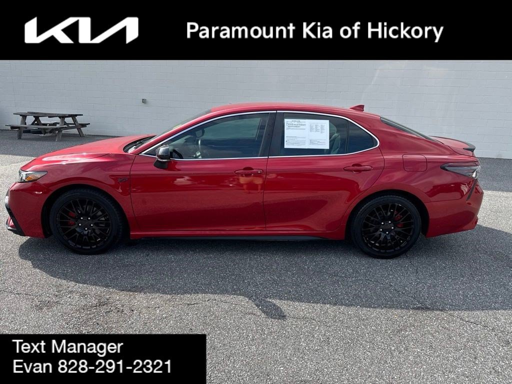 Used 2023 Toyota Camry SE FWD image 4