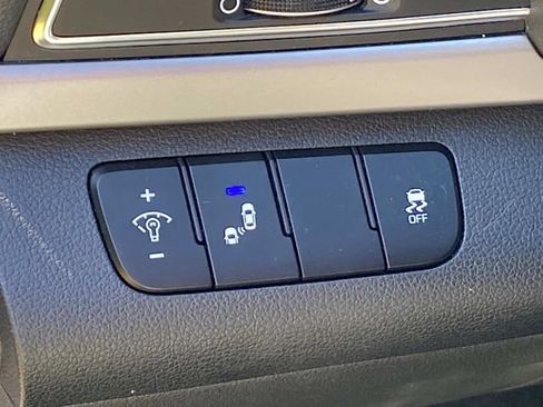 Used 2018 Hyundai Elantra Value Edition FWD image 15