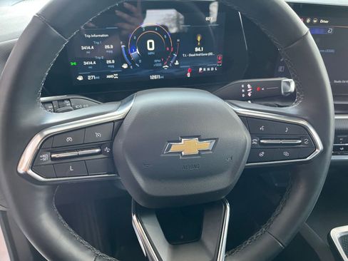 Used 2025 Chevrolet Equinox LT image 28