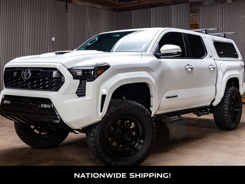 Used 2024 Toyota Tacoma TRD Sport w/ TRD Sport Upgrade Package RWD image 4