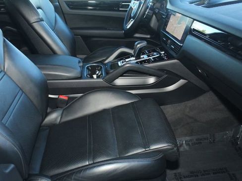 Certified 2022 Porsche Cayenne image 27