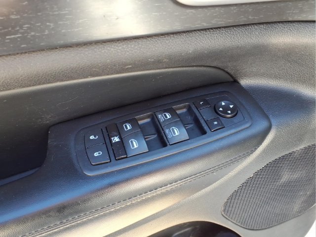 Used 2018 Jeep Grand Cherokee Altitude AWD/4WD image 14
