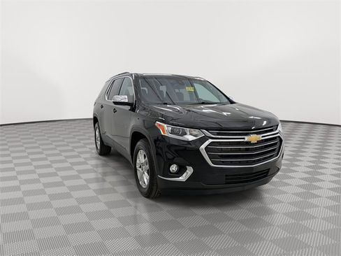Used 2020 Chevrolet Traverse LT image 2