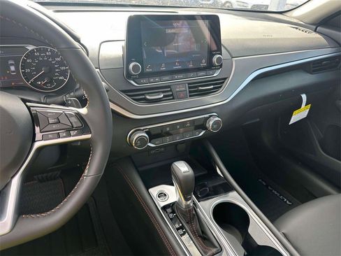 New 2025 Nissan Altima 2.5 SR image 13